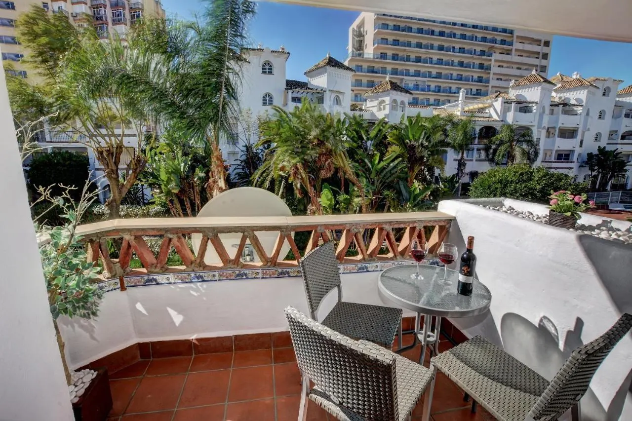 Timon Ii, Luxury 3 Bedroom Beachside Apartment Benalmadena
