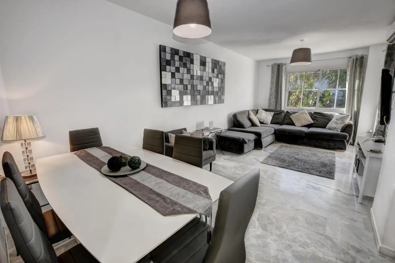 Holiday home Timon Ii, Luxury 3 Bedroom Beachside Apartment Benalmadena