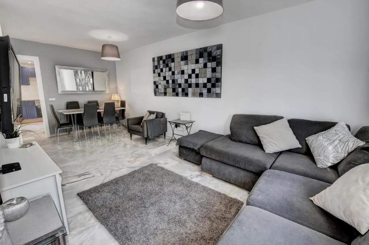 Timon Ii, Luxury 3 Bedroom Beachside Apartment Benalmadena Holiday home