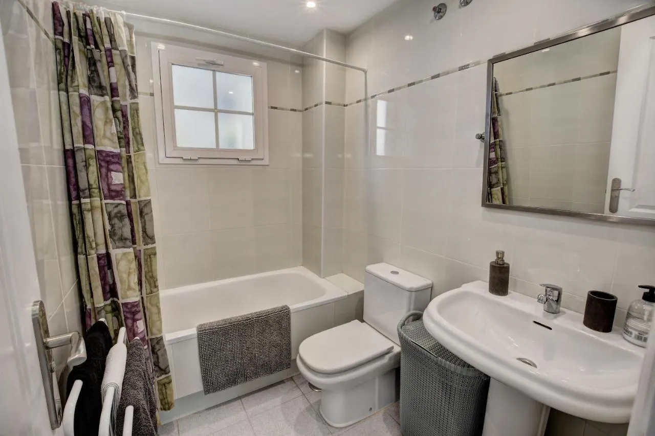 Timon Ii, Luxury 3 Bedroom Beachside Apartment Benalmadena
