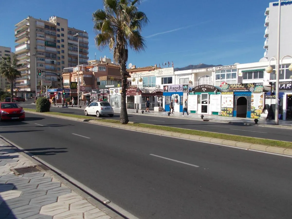 Timon Ii, Luxury 3 Bedroom Beachside Apartment Benalmadena Spain
