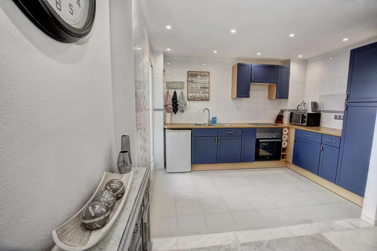 Timon Ii, Luxury 3 Bedroom Beachside Apartment Benalmádena