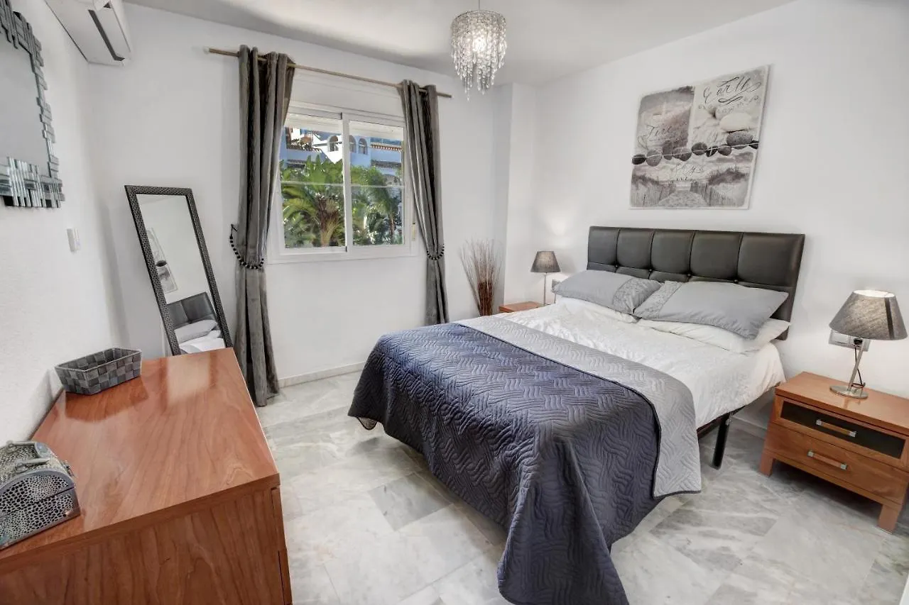 Timon Ii, Luxury 3 Bedroom Beachside Apartment Benalmadena