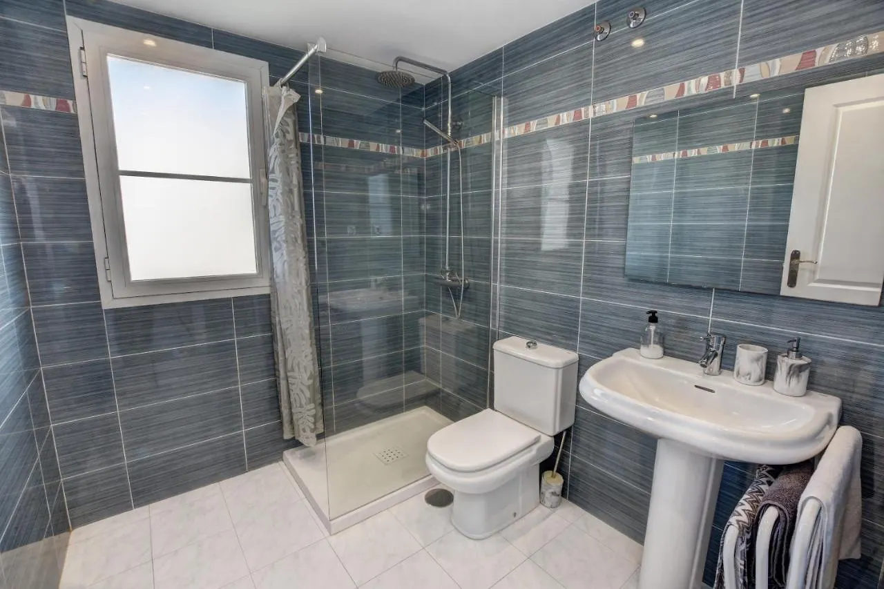 Holiday home Timon Ii, Luxury 3 Bedroom Beachside Apartment Benalmadena