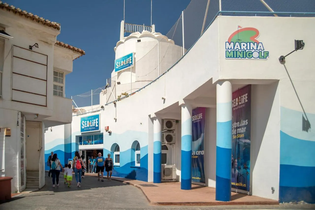 Timon Ii, Luxury 3 Bedroom Beachside Apartment Benalmadena Spain
