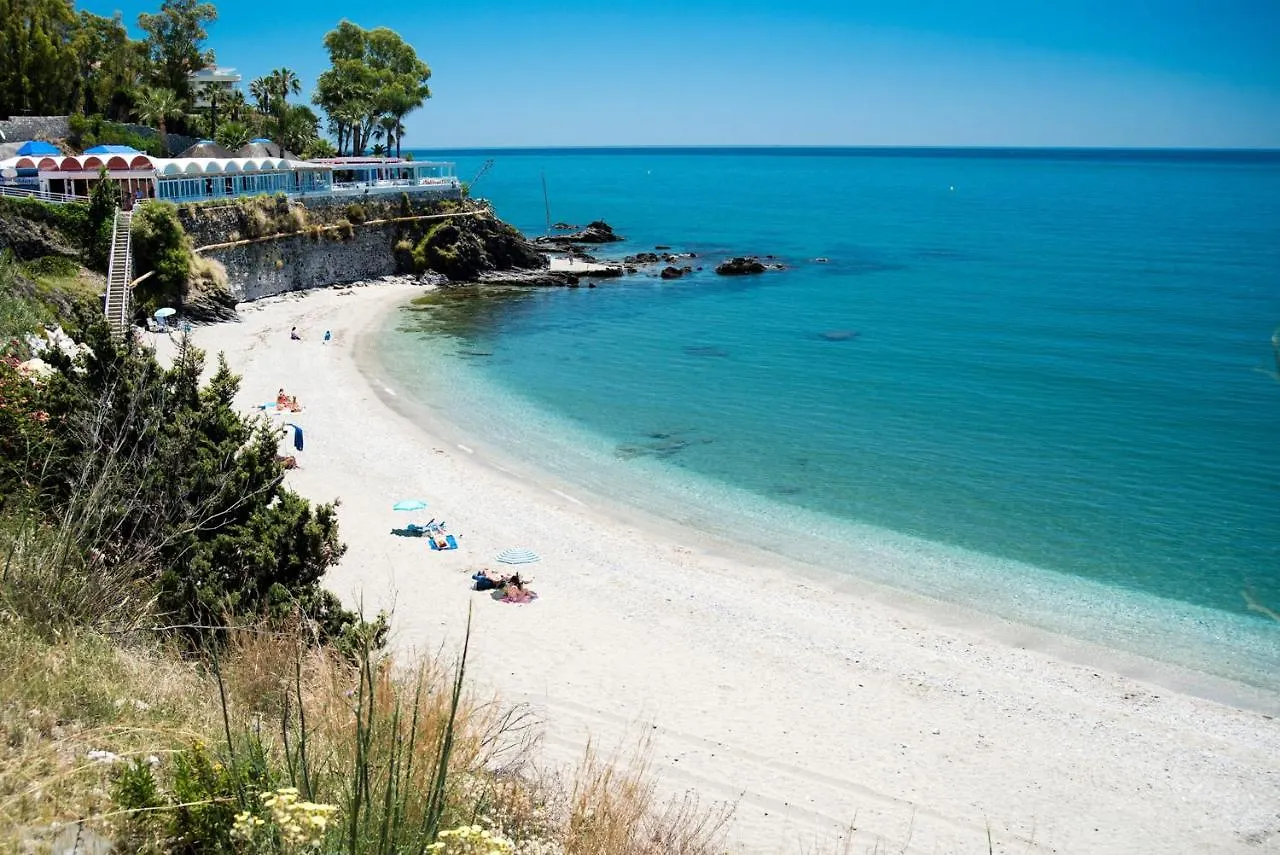 Holiday home Timon Ii, Luxury 3 Bedroom Beachside Apartment Benalmadena